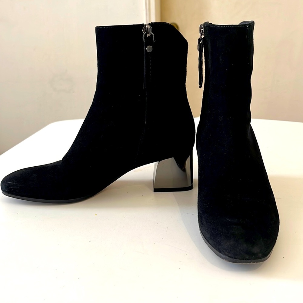 M. Gemi Black Suede Corsa Concavo Bootie EUC